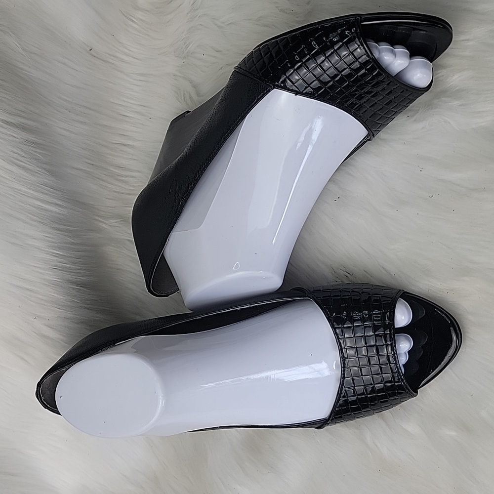 CIRCA JOAN DAVID Black Embossed Patent Open Toe Retro Office Wedge‎ Heels 8.5